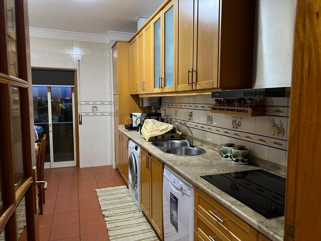 Apartamento T3 na Golegã – Conforto, Espaço e Localização Privilegiada - Image 1